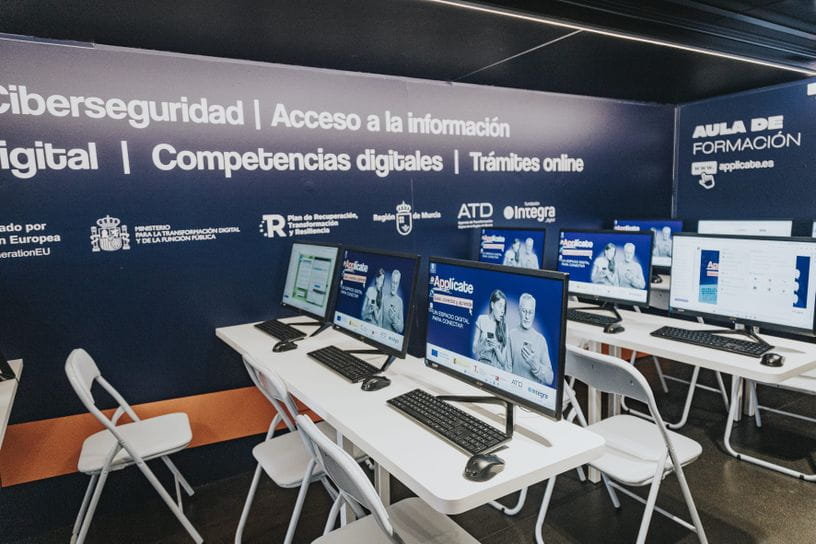 Campaña ‘Applícate, sube, conecta y aprende’