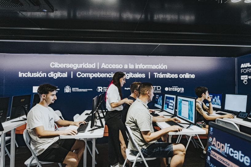 Campaña ‘Applícate, sube, conecta y aprende’