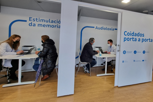 Imagen de evento, diferentes stands de Coidados porta a porta